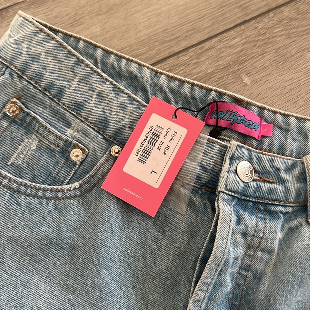 Edikted Cali Distressed Denim Women's Shorts new with tags size large - Picture 5 of 8
